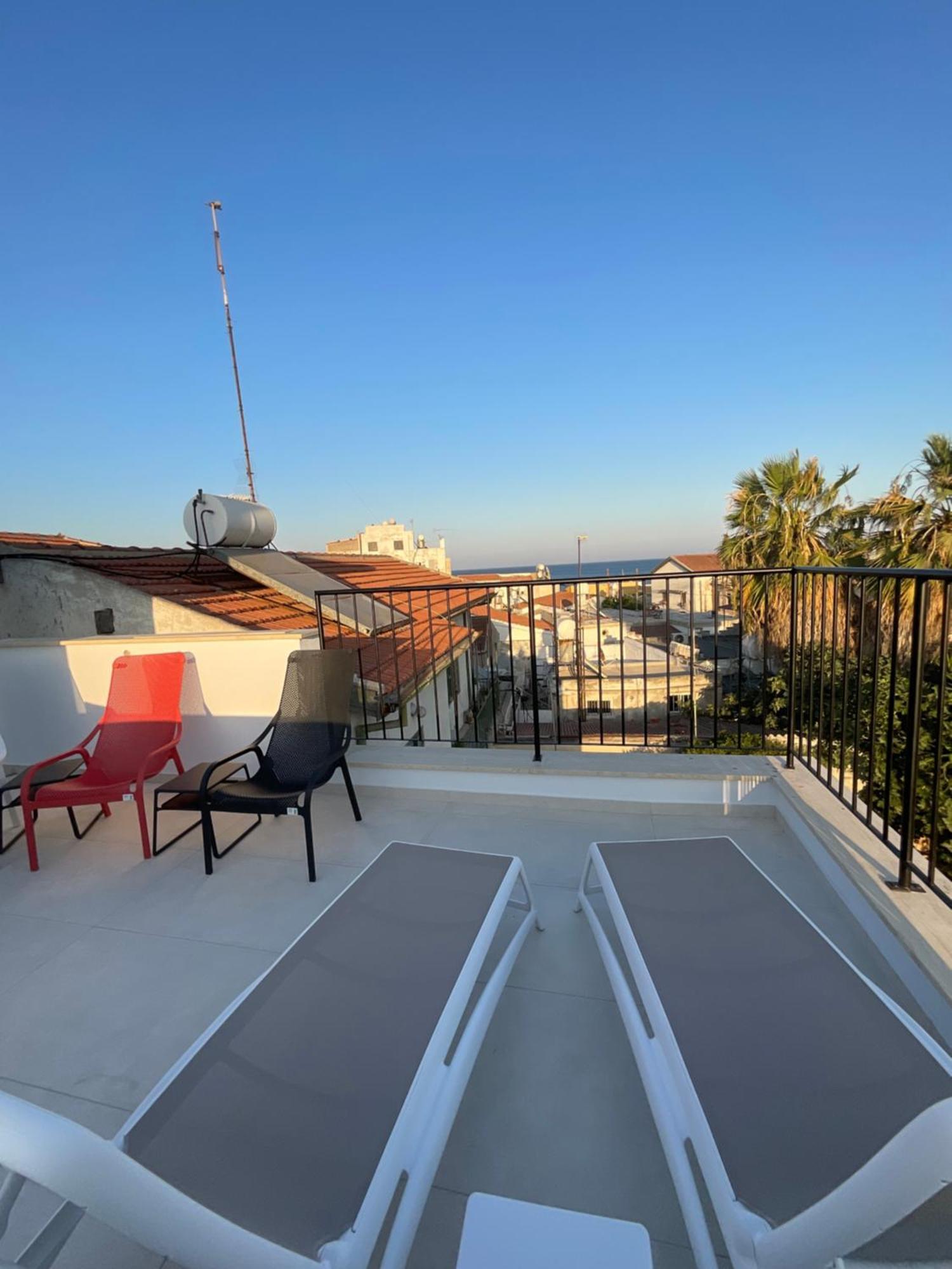 Le Voyageur By The Sea - Furnished Rooms ลาร์นาคา ภายนอก รูปภาพ