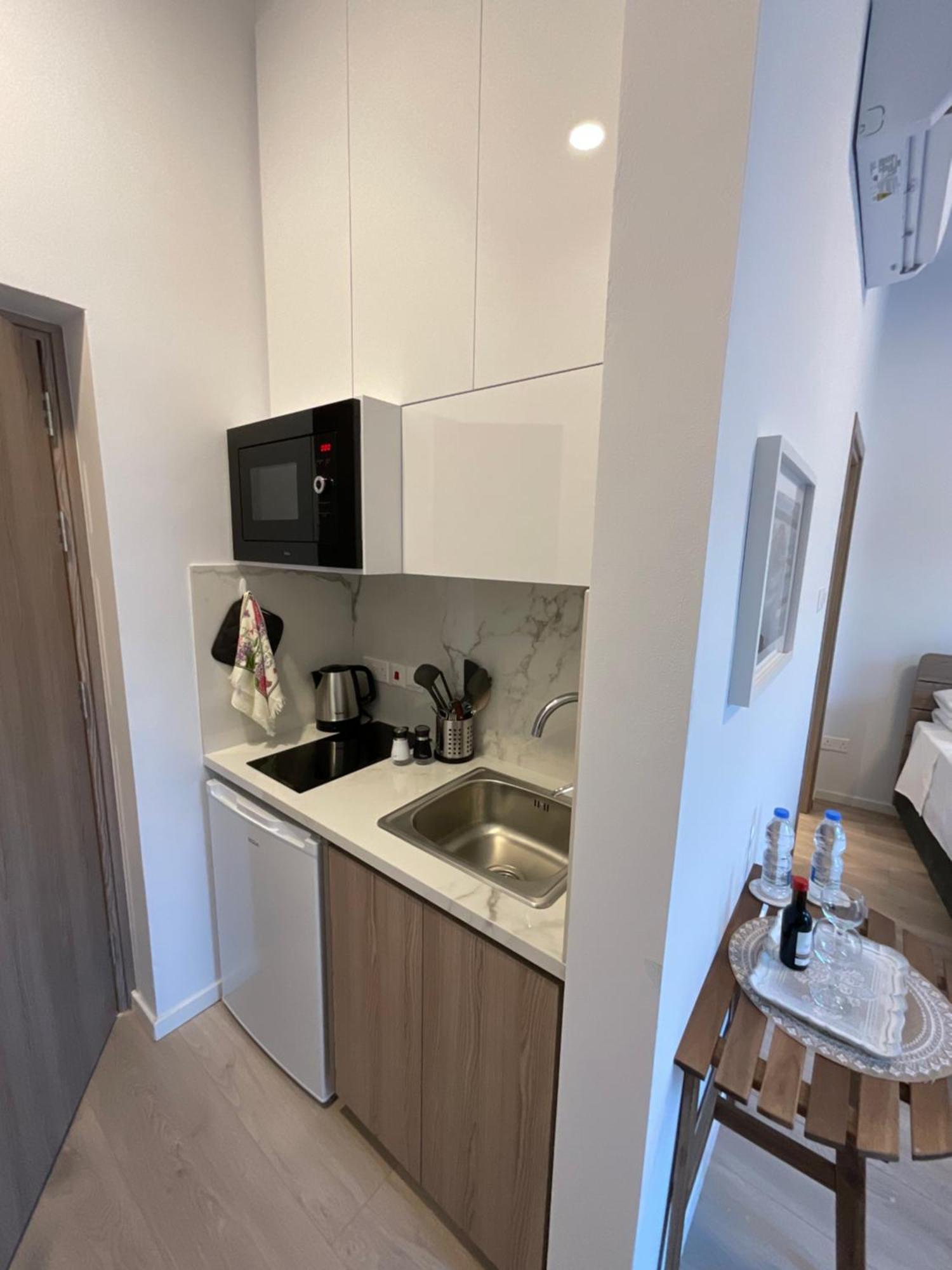 Le Voyageur By The Sea - Furnished Rooms ลาร์นาคา ภายนอก รูปภาพ