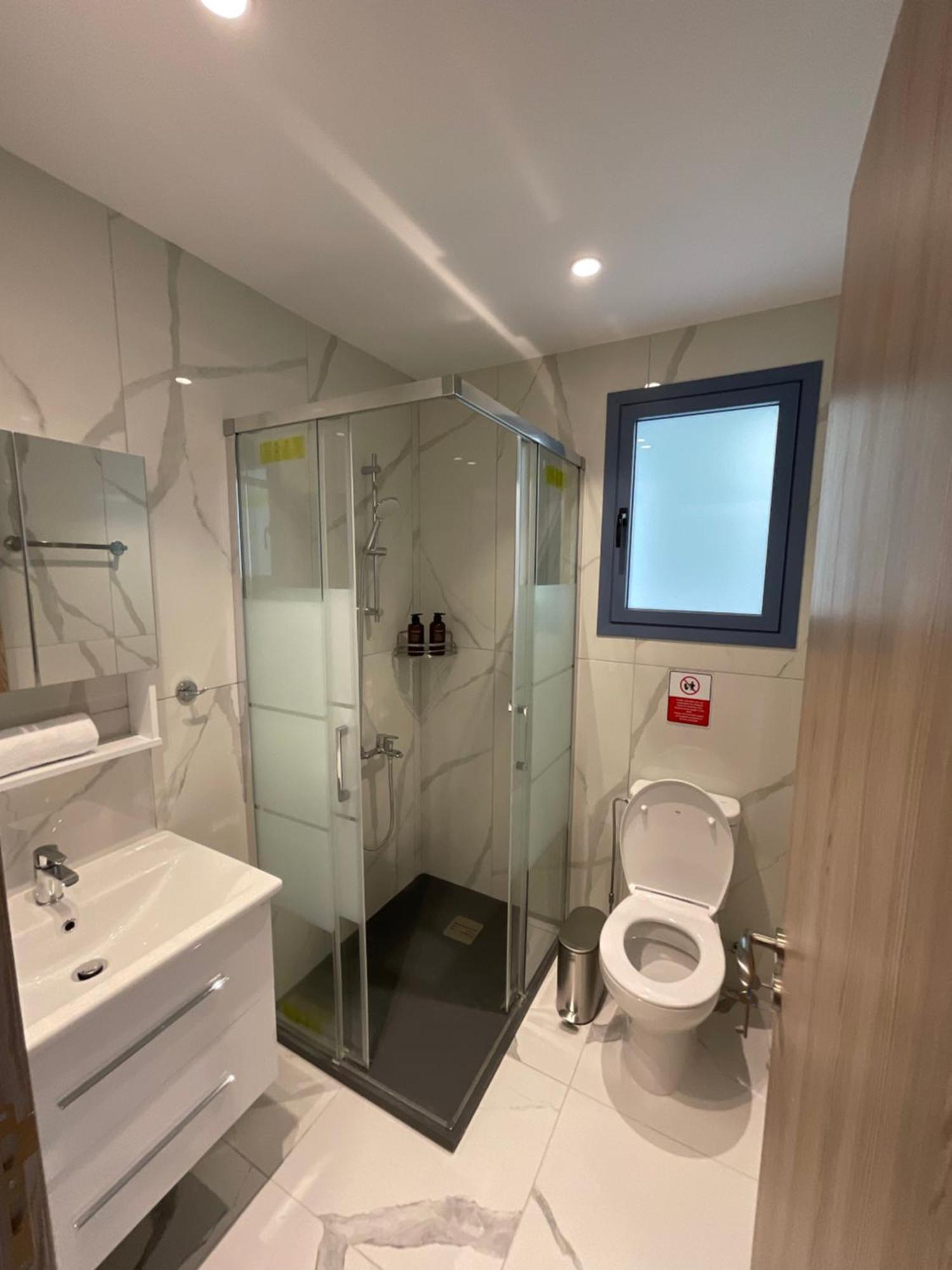Le Voyageur By The Sea - Furnished Rooms ลาร์นาคา ภายนอก รูปภาพ