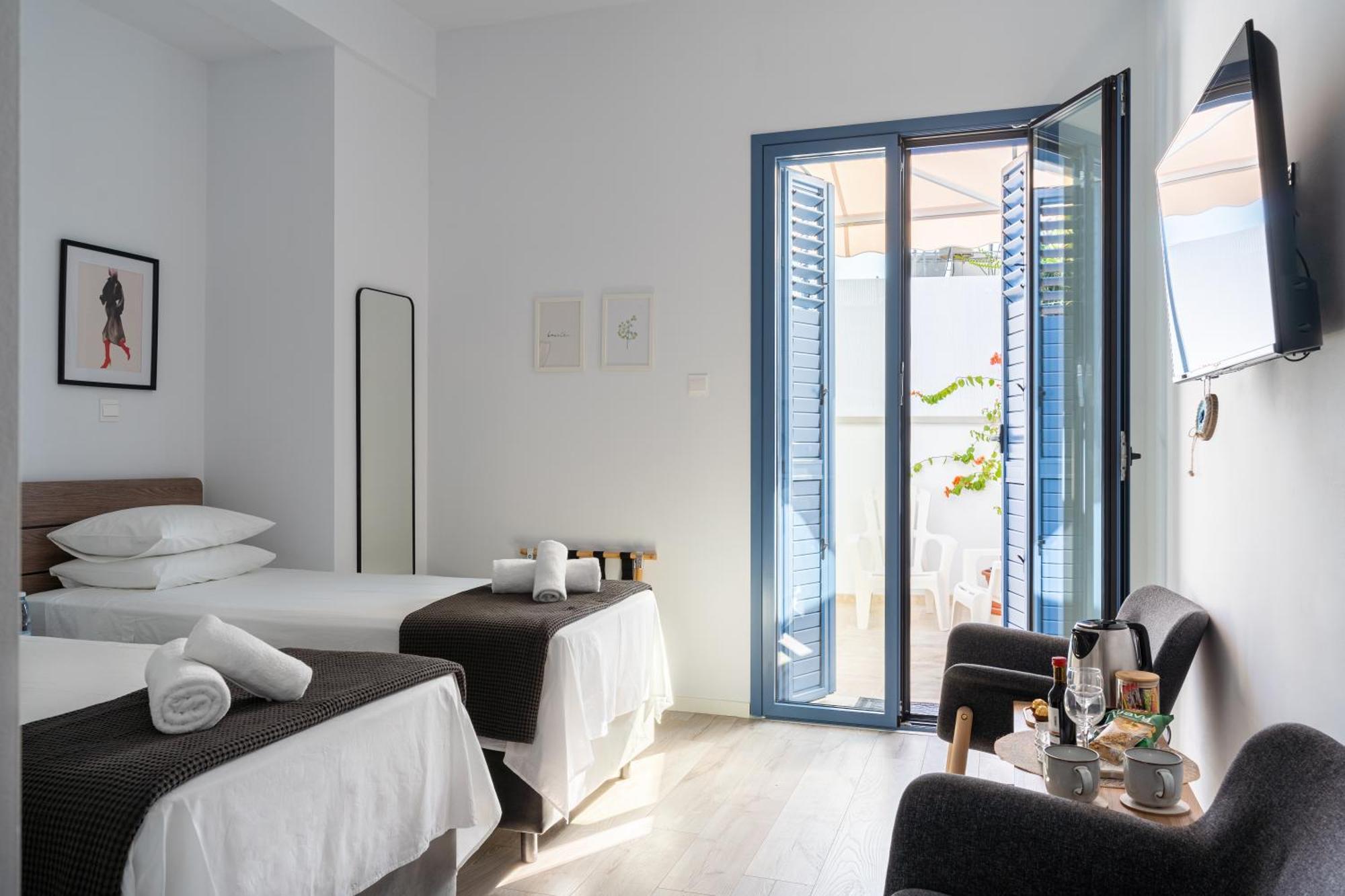 Le Voyageur By The Sea - Furnished Rooms ลาร์นาคา ภายนอก รูปภาพ