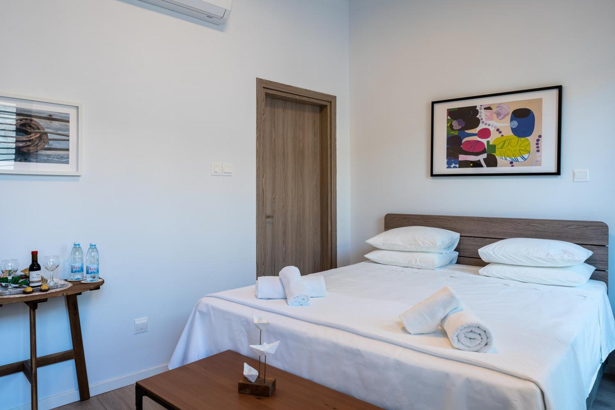 Le Voyageur By The Sea - Furnished Rooms ลาร์นาคา ภายนอก รูปภาพ